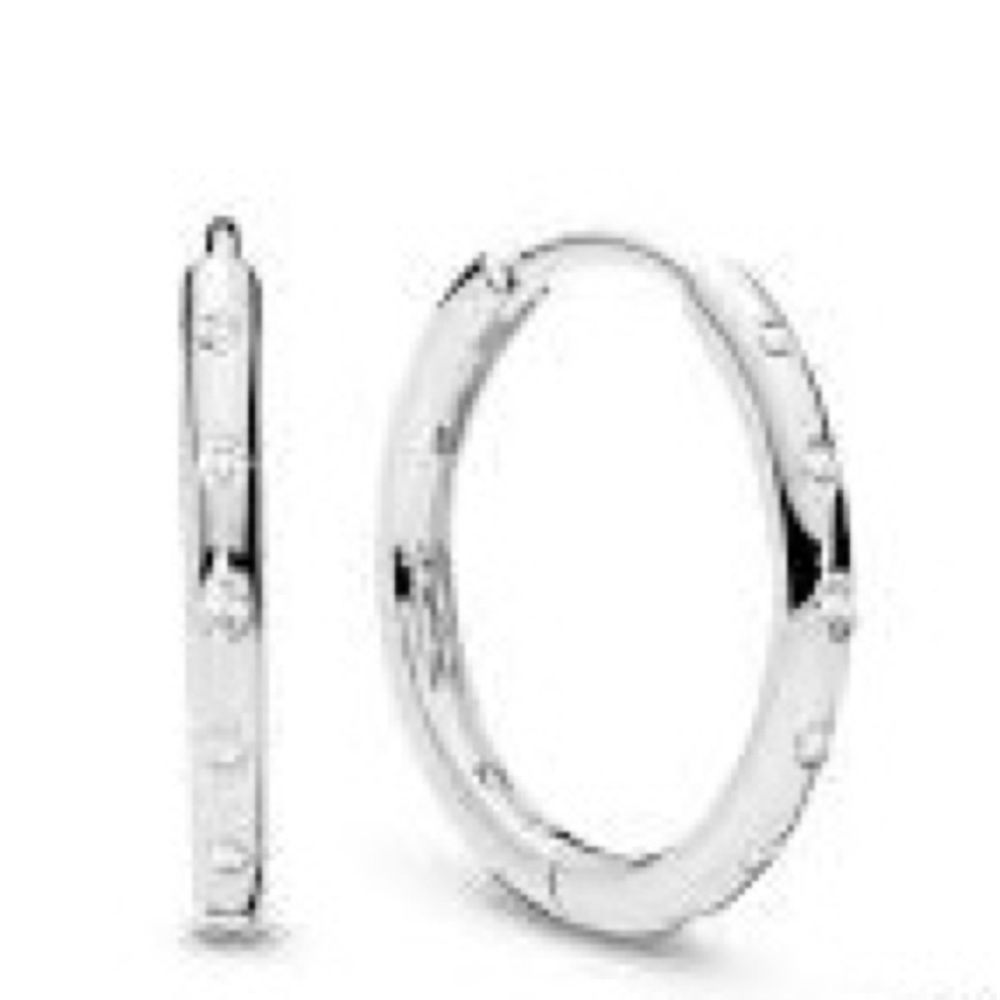 Designers Brands For Customers That Love To Wear Casual and Elegant Accessories; - Picture 9 of 12
